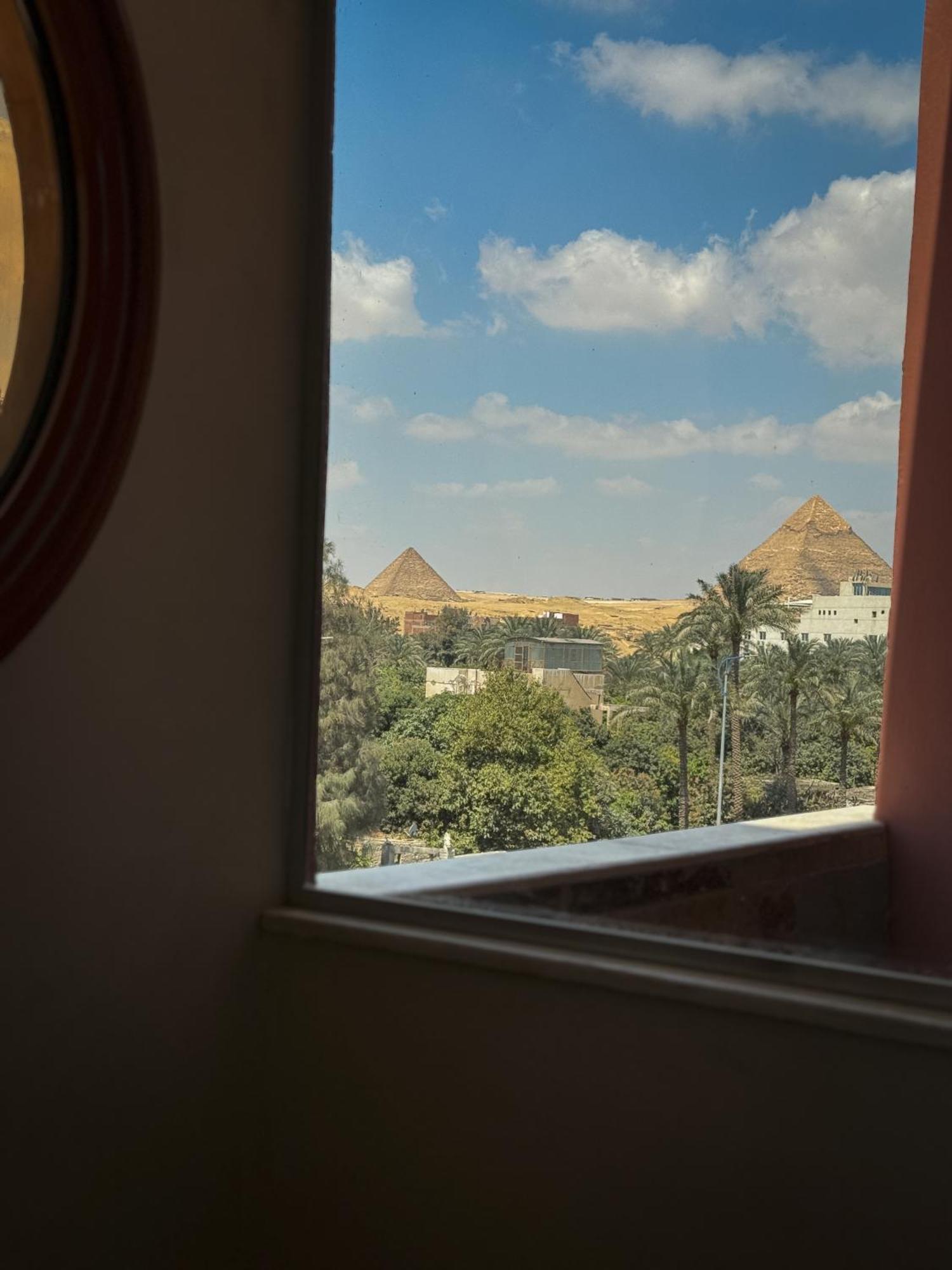 Deluxe Double Room Bath Balcony Pyramids View,1581241209:JPEG